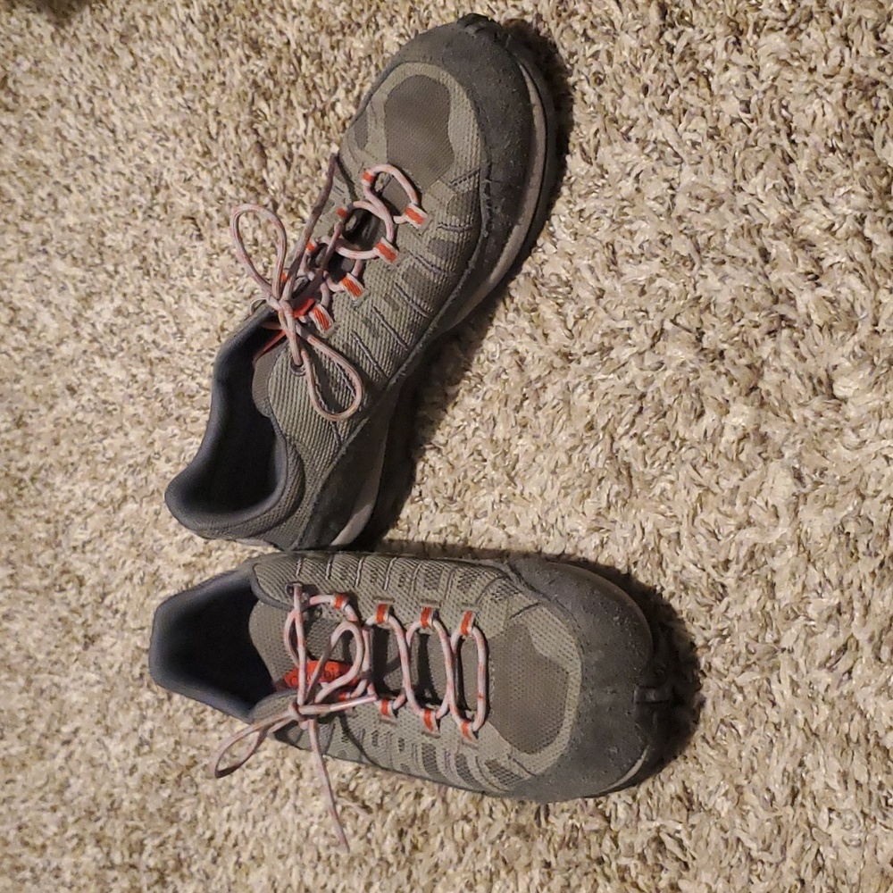 Hardly worn Columbia Womens Hiking Shoes Size 4